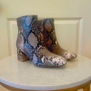 Chinese laundry size 6 snakeskin booties